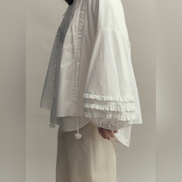 Lee Mathews V-Neck Three-Quarter Sleeve Blouse - Picture 1 of 8